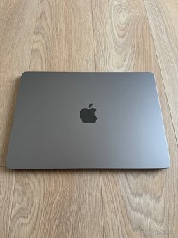 MacBook Air 13" 2024, M3, 8GB/256GB Vesmírně šedý - 9