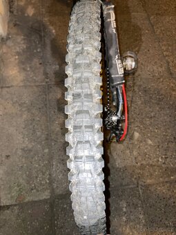 Sjezdové downhill kolo - 9