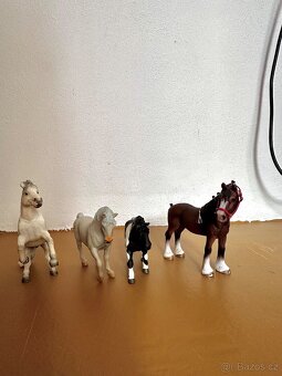 Schleich sada koní, psů, doplňků - 9