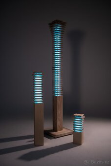Ručně vyráběná dřevěná lampa z jasanu – design, atmosféra, t - 9