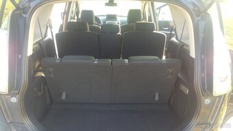 Mazda 5,2.0i,xenony,7 míst - 9