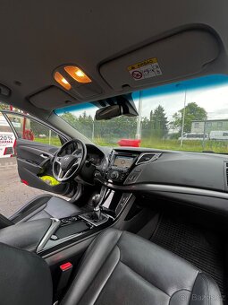 Hyundai i40 Premium 1.7 CRDi – plná výbava, 2 sady kol - 9