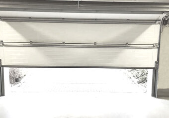 PRODÁM KRYTÉ  GARÁŽOVÉ STÁNÍ -  Brno, U Leskavy - 9