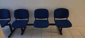 Prodáme polstrované čekárenské modré lavice - 9