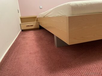 Manželská postel včetně 2 nočních stolků - 9