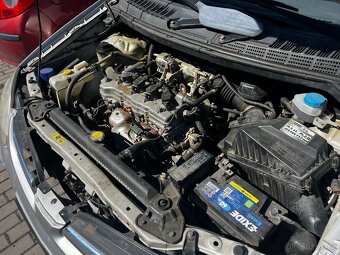 Nissan Almera Tino 1.8 - 9