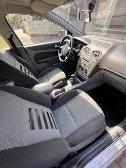 FORD FOCUS 1,6 16V - 9