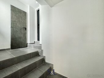 Nabízíme k pronájmu byt po kompletní rekonstrukci o dispozic - 9