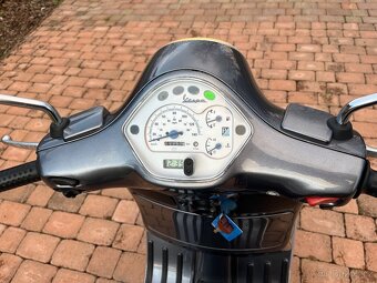 Vespa 200 GTS - 9