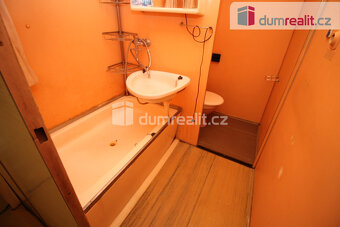 Slunný byt 1+1 ve třetím patře panelového domu k pronájmu - 9