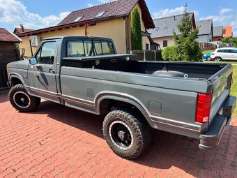 Ford F250 4x4 manuál benzin 7,5l - 9