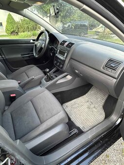 Volkswagen Golf 5 1.6 - 9