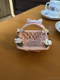 Malé porcelánové hrníčky s talířky - 9