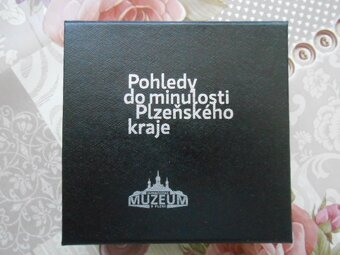 4kusy pamětní medaile -druhy foto ,cena celkem - 9