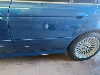 BMW E39 - zadní vrata téměř top stav - TOPAS BLAU - 9