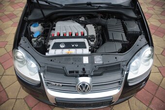 VW Golf R32 Manual - original stav - kosmetické vady - 9