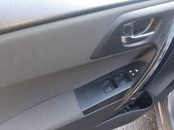 Toyota Auris Combi 1.8 16V Hybrid - 9