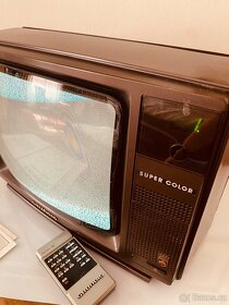 Retro přenosná TV Grundig C 2402 Supercolor,  rok 1986 - 9