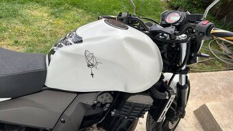 Kawasaki Z750 - 9