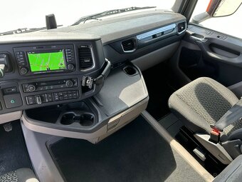 Scania R 410 6x2 včetně plachtové nástavby - 9