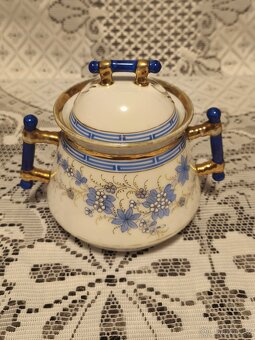 Stará porcelánová konvička. - 9