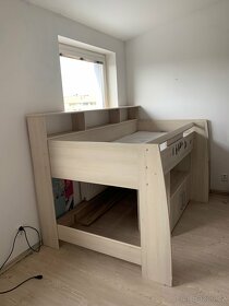 Dětská postel s psacím stolem a matraci - 9