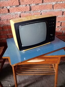 Stůl, stolek Brusel pod televizor - 9