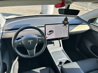 Tesla Model Y LR AWD 64 tis.km - 9