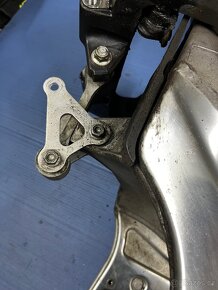 Zadní kyvná vidlice Aprilia RSV1000R Factory - 9