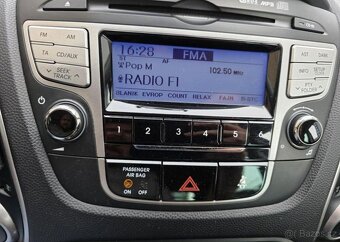 Hyundai ix35 2.0-4x4-TAŽNÉ 2t-POLOKŮŽE - 9