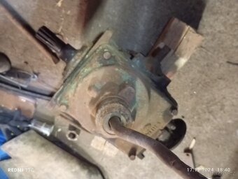 Stará převodovka, nebo rozvodovka na válečný Opel. - 9