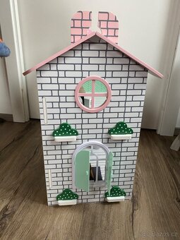 Dřevěný domeček pro panenky - 9