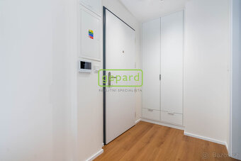 Prodej bytu 1+kk, 30 m2 Praha 8-Kobylisy - 9