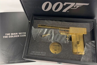 Vzácná replika zlaté zbraně 007 v měřítku 11 (Factory Entert - 9