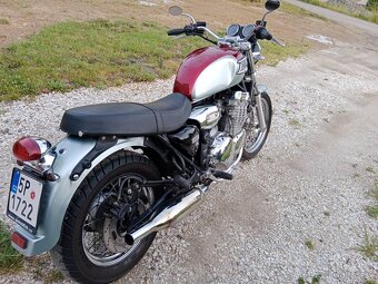 Triumph Thunderbird 900 - 9