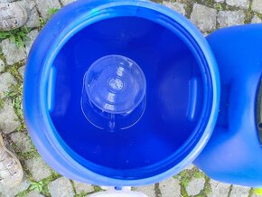 Sudy na vodu plast. 200 Ltr. 450Kč. Obsah 200Ltr. Plzeň. - 9
