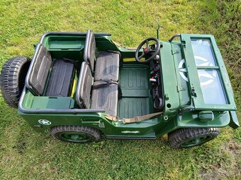 Dětské elektrické auto Jeep 4x4 pro tři děti - 9