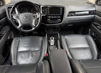Mitsubishi Outlander 2.0 4WD Plug-In Hybrid - 9