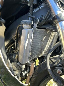 Honda CBR 125R (2012) – bouraná na předek , motor startuje - 9