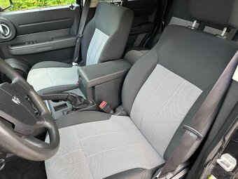 Dodge Nitro 2,8 CRDi 130 kW 4x4 - 9