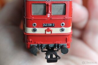 H0 PIKO BR 242 DR - 9