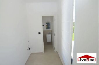 SUKOŠAN, VILA NA PLÁŽI S BAZÉNOM - 9