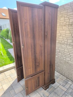 Prodám dvě policové skříně KORA - 9