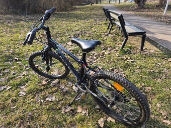 ROCKRIDER Dětské horské kolo 20" ST500 6–9 let
- 9