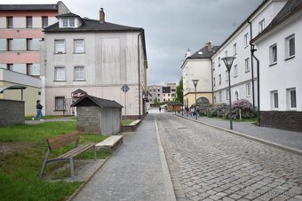 Prodej prostorného bytu 2+KK v cihlovém domě - 9