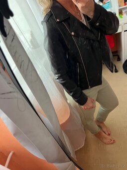 GUESS DÁMSKÝ KŘIVÁK BUNDA VEL.M - 9