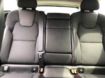 Volvo V90 Cross Country D4 AWD – raritní manuál, top stav - 9