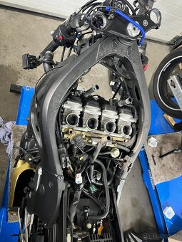 Yamaha r6 - 9
