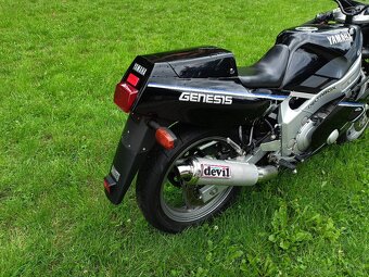 Yamaha FZR 600 - 9