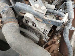 Nissan Navara 2,5D 59kW 1996 4x4 JEZDI, DILY nebo cely - 9